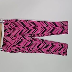 Nike drifit small pink and black athletic cropped leggings